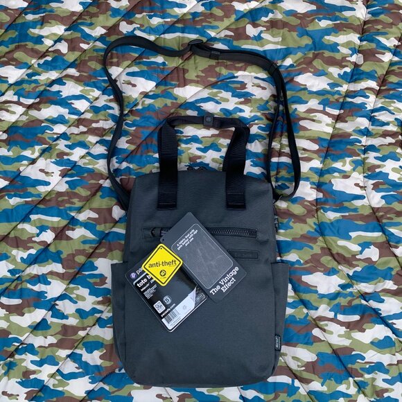 Pacsafe anti-theft RFID Slashguard messenger tote - Picture 1 of 16